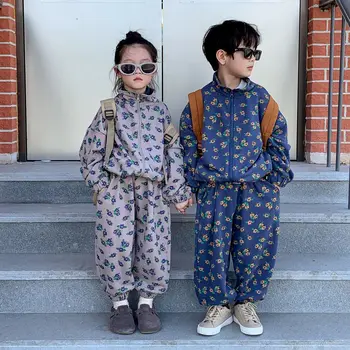 7074/ Комплект детской одежды 2023, Осенний Корейский костюм с цветочным принтом для девочек, пальто на молнии для отдыха + брюки, Комплект из двух предметов для мальчиков