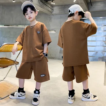 Летний детский костюм с коротким рукавом для мальчиков, новая корейская версия повседневной свободной однотонной футболки с коротким рукавом + шорты, два комплекта