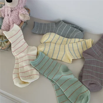 Носки средней длины в полоску с краями на осень-зиму, Корейские простые Мягкие Женские носки в стиле колледжа, повседневные носки