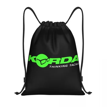 Изготовленная на заказ сумка с логотипом Korda Fishing на шнурке для тренировок, рюкзаков для йоги, мужчин и женщин, рыбы, Карпа, подарка рыбаку, спортивной сумки для спортзала